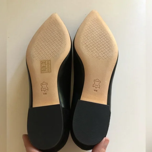 - Tory Burch Gigi Black Flats Leather Gold Logo Size 9 lightly worn - Picture 7 of 7